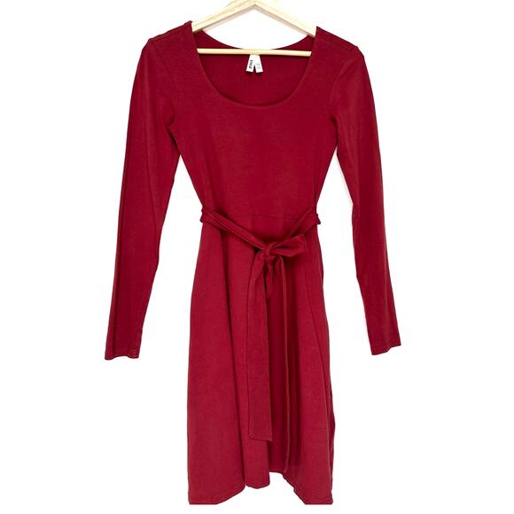 Pact Fit and Flare Skylar Ballet Tie Waist Dress Organic Cotton | Red | SZ XS - Picture 2 of 10